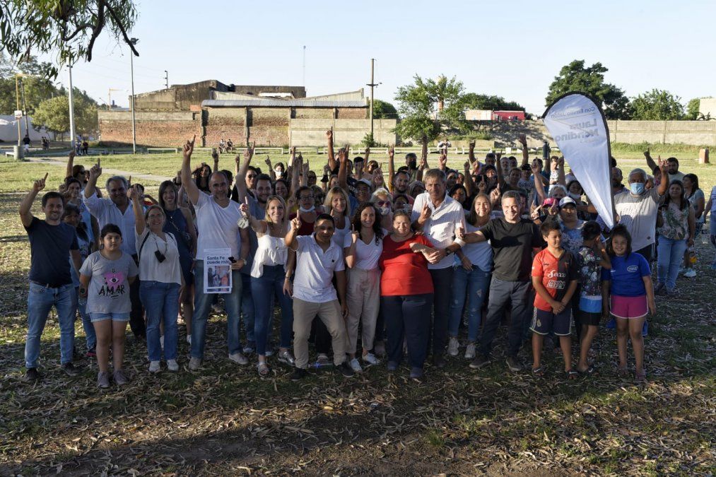 La canidata Laura Mondino cerró su campaña con una recorrida por tres barrios del noroeste de la ciudad: Yapeyú