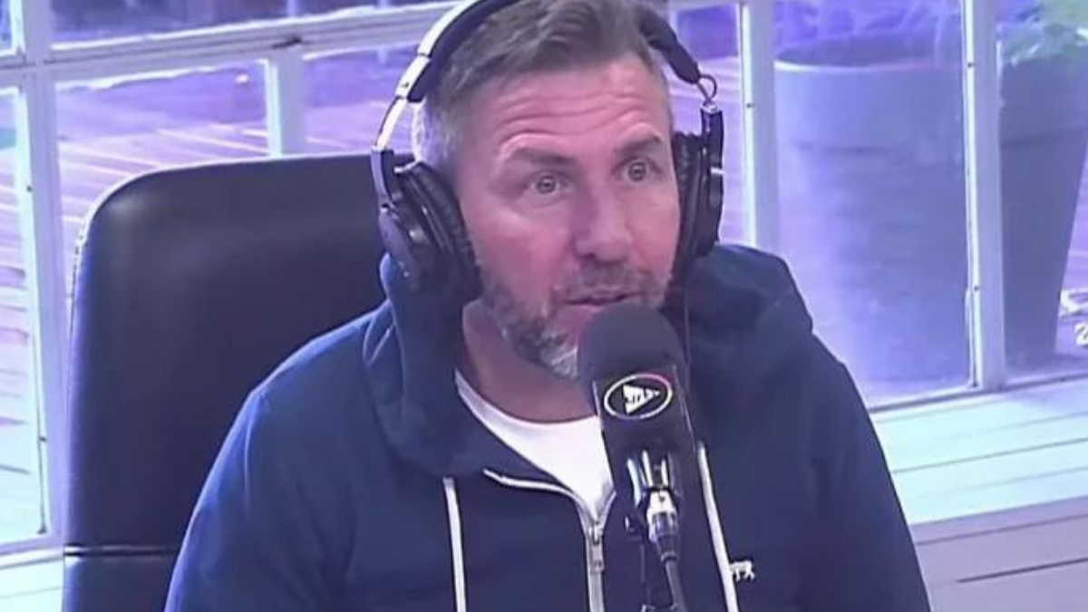 El periodista y conductor deportivo Emiliano Pinsón (50) reveló que hace un año fue diagnosticado con Parkinson, y relató los pormenores que sufre a raíz de la enfermedad.