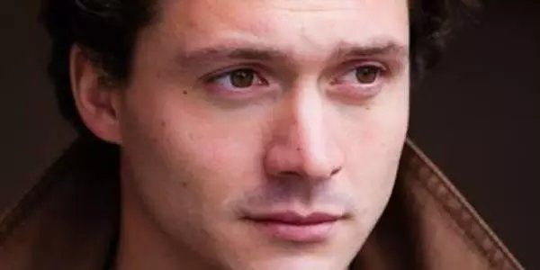 DAVID OAKES como EARL GODWIN.