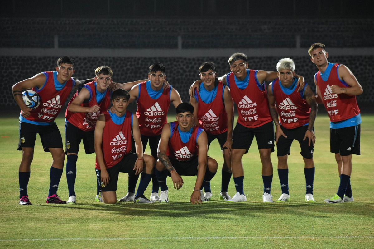 La Selección Argentina Sub-17 debuta este viernes ante Senegal en la Copa del Mundo de Indonesia. La Selección Argentina Sub-17 debuta este viernes ante Senegal en la Copa del Mundo de Indonesia.