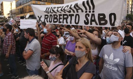 Los vecinos de Ramos Mejía marcharon en una movilización masiva para pedir justicia y seguridad. Los vecinos de Ramos Mejía marcharon en una movilización masiva para pedir justicia y seguridad.