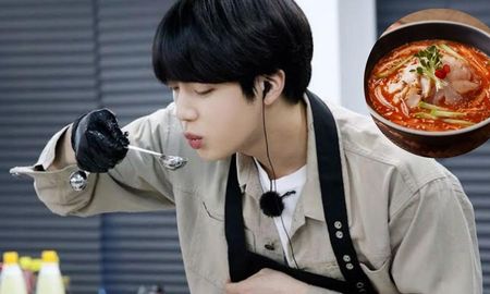 Jin convirtió al mulhoe en uno de los platos coreanos más buscados entre los fans de BTS. Jin convirtió al mulhoe en uno de los platos coreanos más buscados entre los fans de BTS.