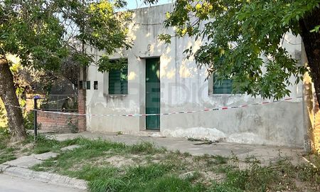 La ciudad de San Javier se encuentra conmocionada por el hallazgo de una mujer de 79 años sin vida en una vivienda de calle Libertad del barrio Santa Teresita. La ciudad de San Javier se encuentra conmocionada por el hallazgo de una mujer de 79 años sin vida en una vivienda de calle Libertad del barrio Santa Teresita.