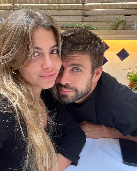Tras separarse de Shakira, Gerard Piqué se muestra con Clara Chía Marti en las redes.