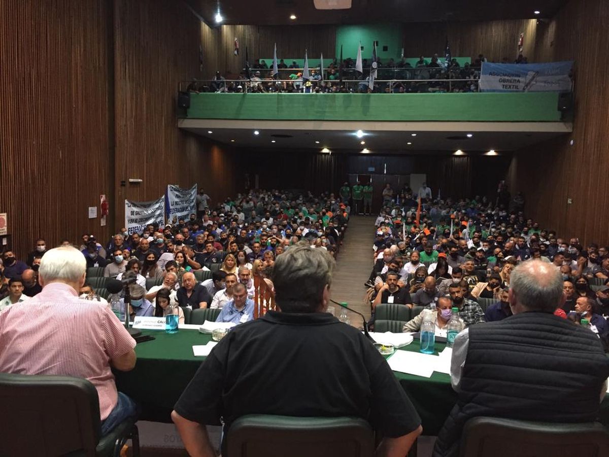 SMATA reclama aumentos salariales bimestrales para compensar el acelerado aumento de la inflación. SMATA reclama aumentos salariales bimestrales para compensar el acelerado aumento de la inflación.