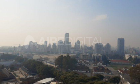 Las imágenes del humo que agobia a los santafesinos se repiten como postal en CABA Las imágenes del humo que agobia a los santafesinos se repiten como postal en CABA