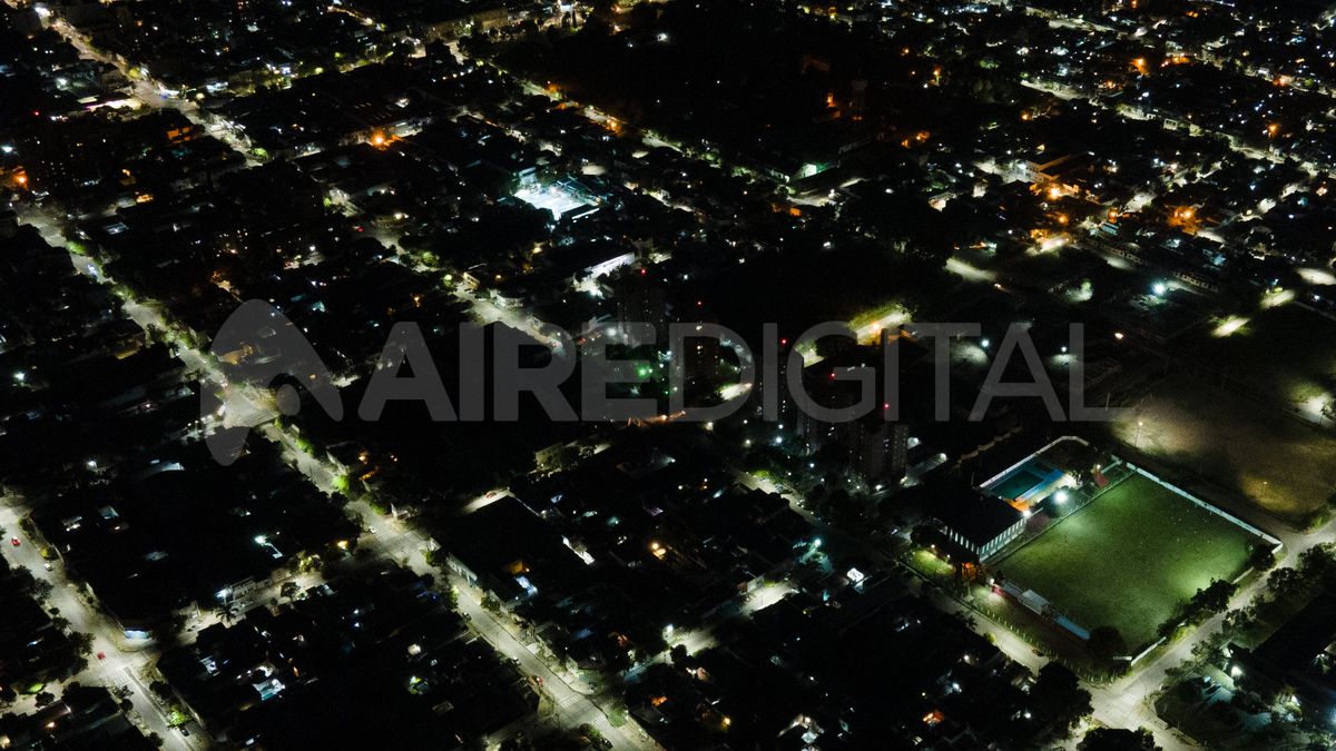 Un peligro: las 40 manzanas de barrio Roma, en el oeste de la ciudad de Santa Fe, están casi a oscuras. Un peligro: las 40 manzanas de barrio Roma, en el oeste de la ciudad de Santa Fe, están casi a oscuras.