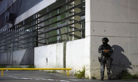 El HECA trabaja con un fuerte dispositivo de seguridad. El HECA trabaja con un fuerte dispositivo de seguridad.