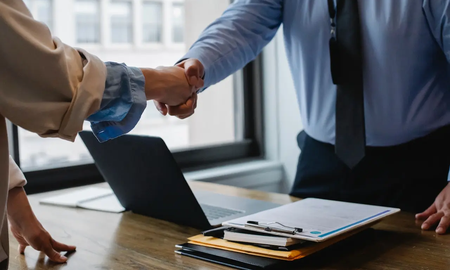 Hay un mercado en transición, con sectores que siguen buscando personal altamente calificado, mientras que otros se enfrentan a un estancamiento. Hay un mercado en transición, con sectores que siguen buscando personal altamente calificado, mientras que otros se enfrentan a un estancamiento.