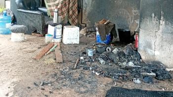 Rosario: dos detenidos por rociar con combustible y prender fuego a un indigente