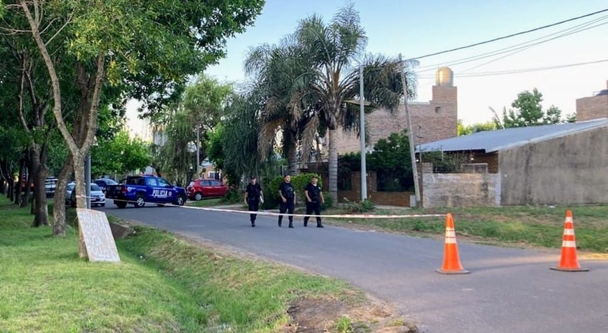 Doble crimen en Rosario: acribillaron a dos hombres en un auto.