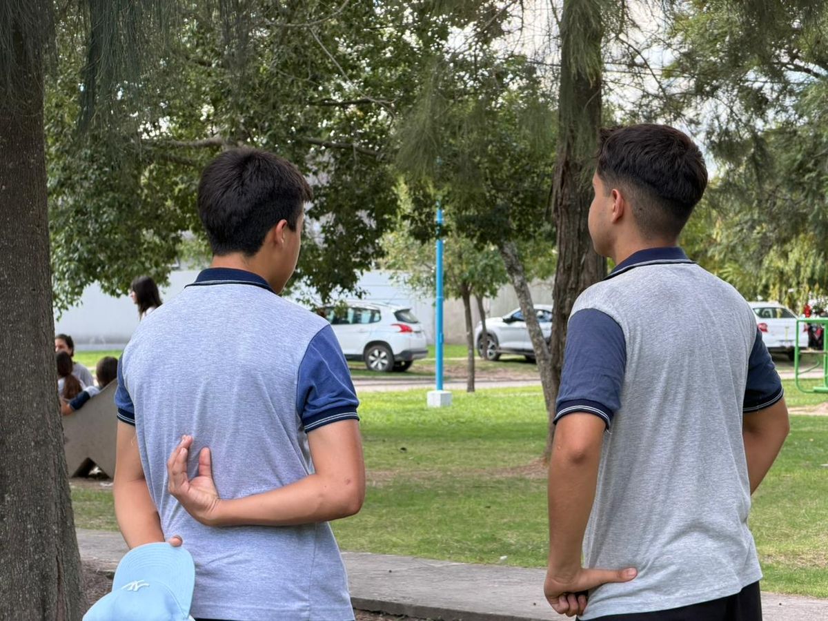 Vecinos de San Cristóbal y alumnos de la escuela Mariano Moreno se manifiestan para pedir justicia por la muerte de Ian C.