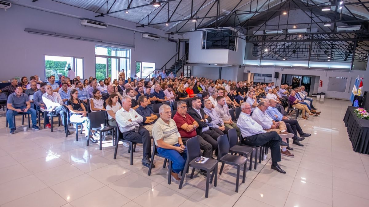 Más de 200 dirigentes mutualistas participaron del encuentro que se realizó en la sede de AMFESTRAM.