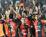 Video: la gran ovación que se llevó una figura de Colón en pleno partido. Video: la gran ovación que se llevó una figura de Colón en pleno partido.
