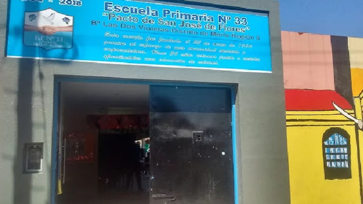 Desvalijó la escuela de sus hijos, lo obligaron a devolver las cosas y se dio a la fuga