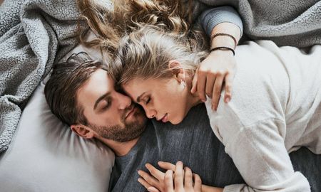 Una rutina de respiración de cinco minutos ayuda a dormir mejor. Una rutina de respiración de cinco minutos ayuda a dormir mejor.