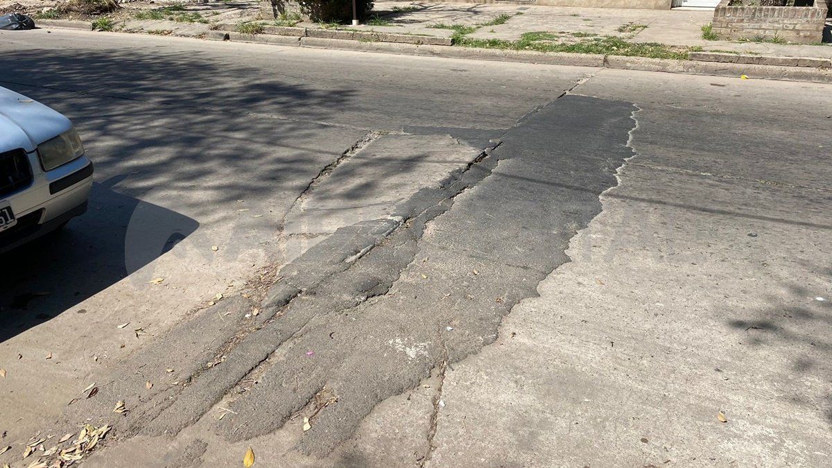 En diálogo con el móvil de AIRE, los vecinos de barrio Barranquitas aseguraron que este tipo de accidentes ocurren todos los días.