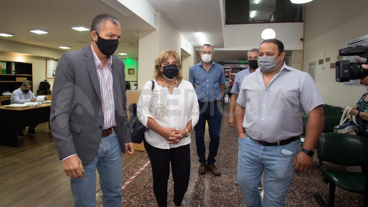 El ministro Pusineri agradeció al Cuec y a Osecac por brindar no sólo el espacio físico para el nuevo vacunatorio sino también la logística y el recurso humano para su funcionamiento.