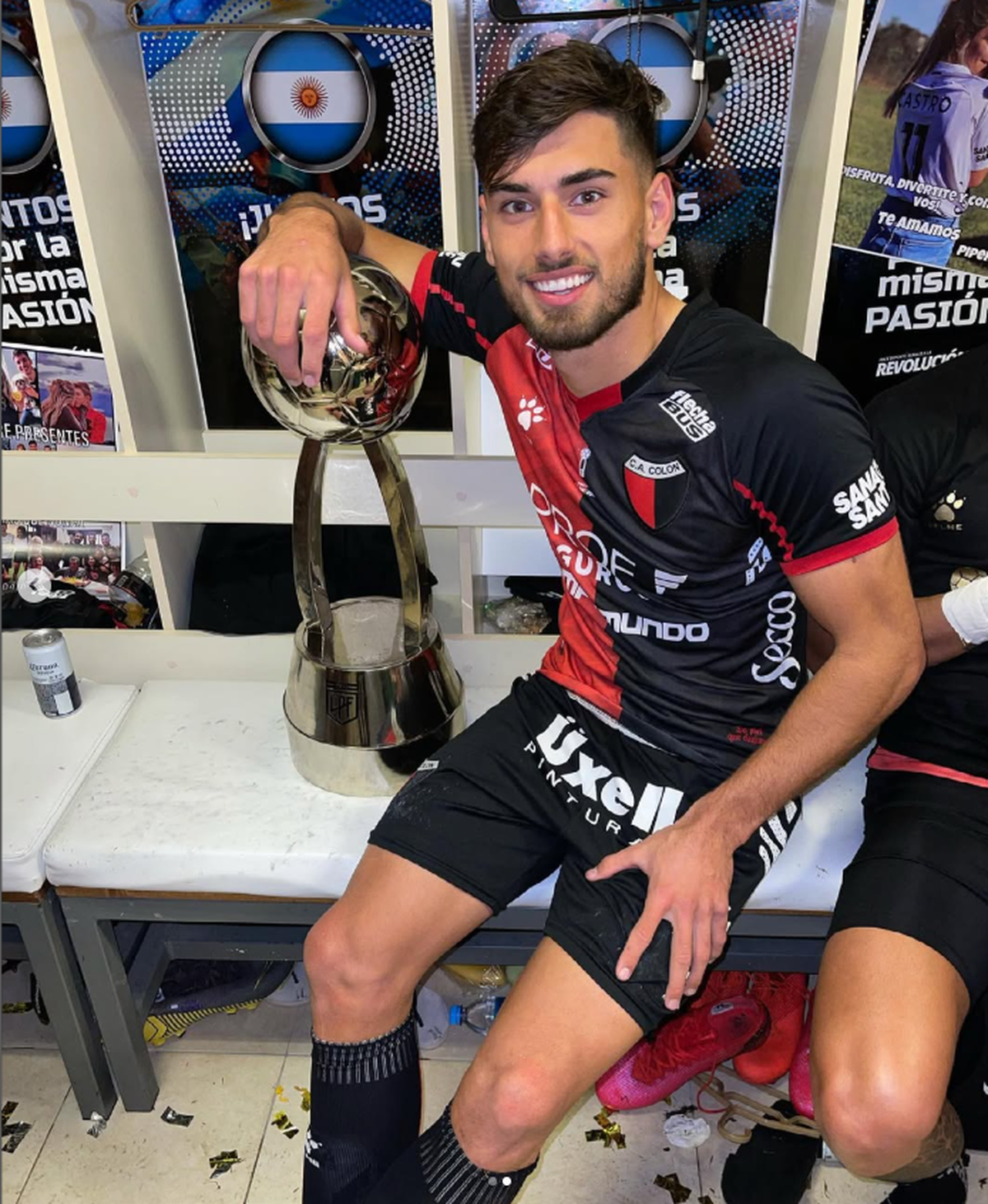 Santiago Pierotti, campeón con Colón. Santiago Pierotti, campeón con Colón.