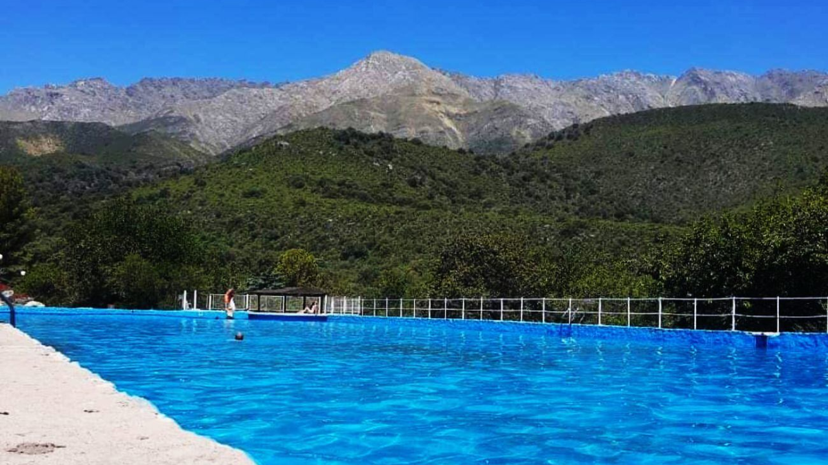 El balneario municipal Comechingones es el sitio ideal para la época de verano en Los Hornillos. El balneario municipal Comechingones es el sitio ideal para la época de verano en Los Hornillos.