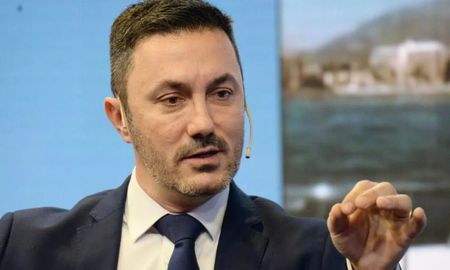 Con una carta de despedida dirigida a Milei, Petri presentó su renuncia como ministro de Defensa Con una carta de despedida dirigida a Milei, Petri presentó su renuncia como ministro de Defensa