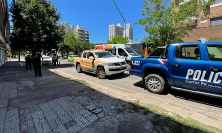 Un automovilista chocó a un inspector de tránsito en Santa Fe y se dio a la fuga. Un automovilista chocó a un inspector de tránsito en Santa Fe y se dio a la fuga.