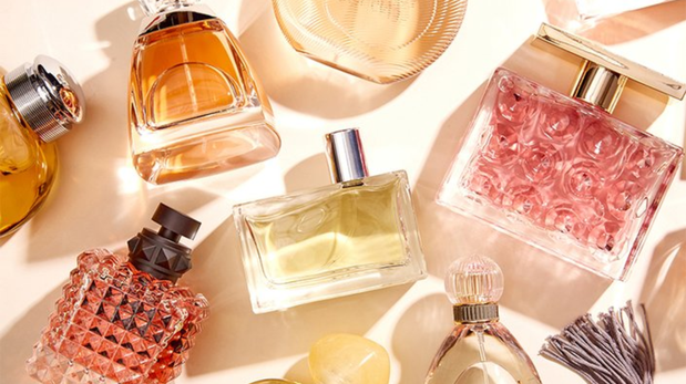 Perfumes famosos que no lograron cumplir con las expectativas.