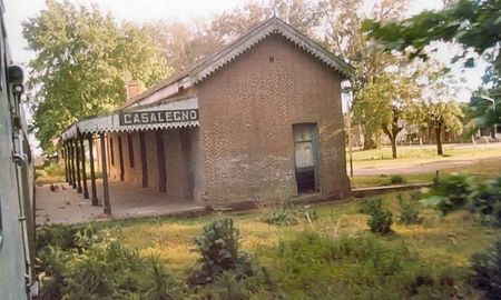 Casalegno es un pequeño pueblo ubicado en el departamento San Jerónimo, a 101,5 kilómetros de la ciudad de Santa Fe. Casalegno es un pequeño pueblo ubicado en el departamento San Jerónimo, a 101,5 kilómetros de la ciudad de Santa Fe.