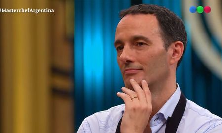 Aire de Santa Fe | Fernando Carlos el segundo en subir al balcón.jpg