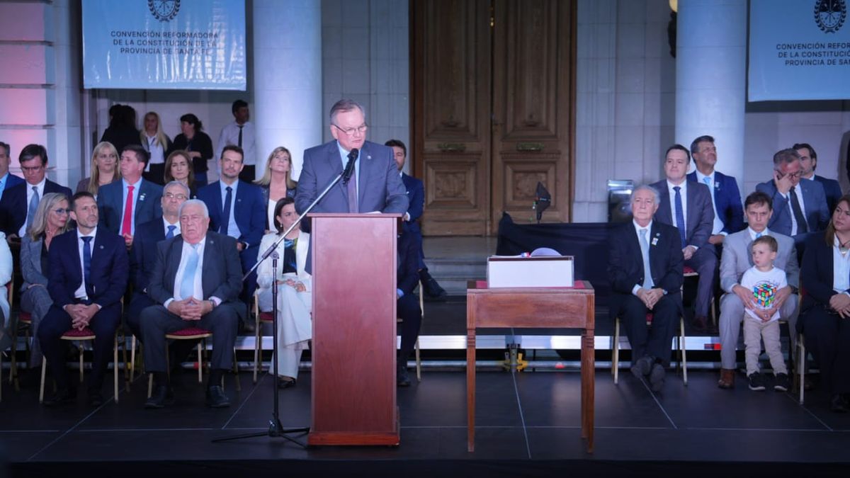 Felipe Michlig durante su discurso en el acto de este viernes en la Legislatura de Santa Fe. Felipe Michlig durante su discurso en el acto de este viernes en la Legislatura de Santa Fe.