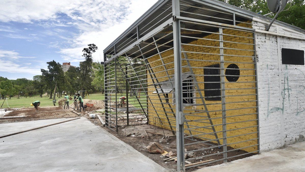 Se generarán playas de arena en sectores delimitados y se demarcará un sector para encuentros recreativos y deportes playeros.