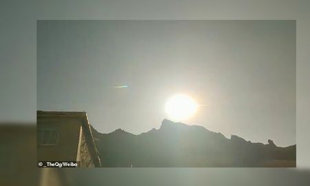 La bola de fuego gigante fue vista destellando en el cielo sobre Nangqian en China esta mañana La bola de fuego gigante fue vista destellando en el cielo sobre Nangqian en China esta mañana