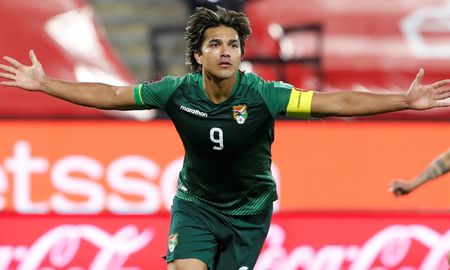 El futbolista boliviano recibió el alta de COVID y estará presente ante Uruguay. El futbolista boliviano recibió el alta de COVID y estará presente ante Uruguay.