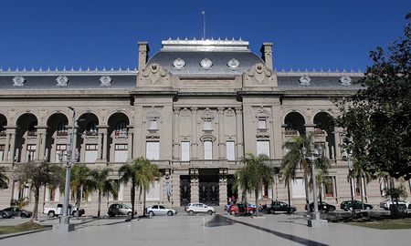 El primer bimestre del 2025, las cuentas de la provincia de Santa Fe cerraron en un marco de equilibrio fiscal, según expresó este martes el ministro de Economía, Pablo Olivares. El primer bimestre del 2025, las cuentas de la provincia de Santa Fe cerraron en un marco de equilibrio fiscal, según expresó este martes el ministro de Economía, Pablo Olivares.