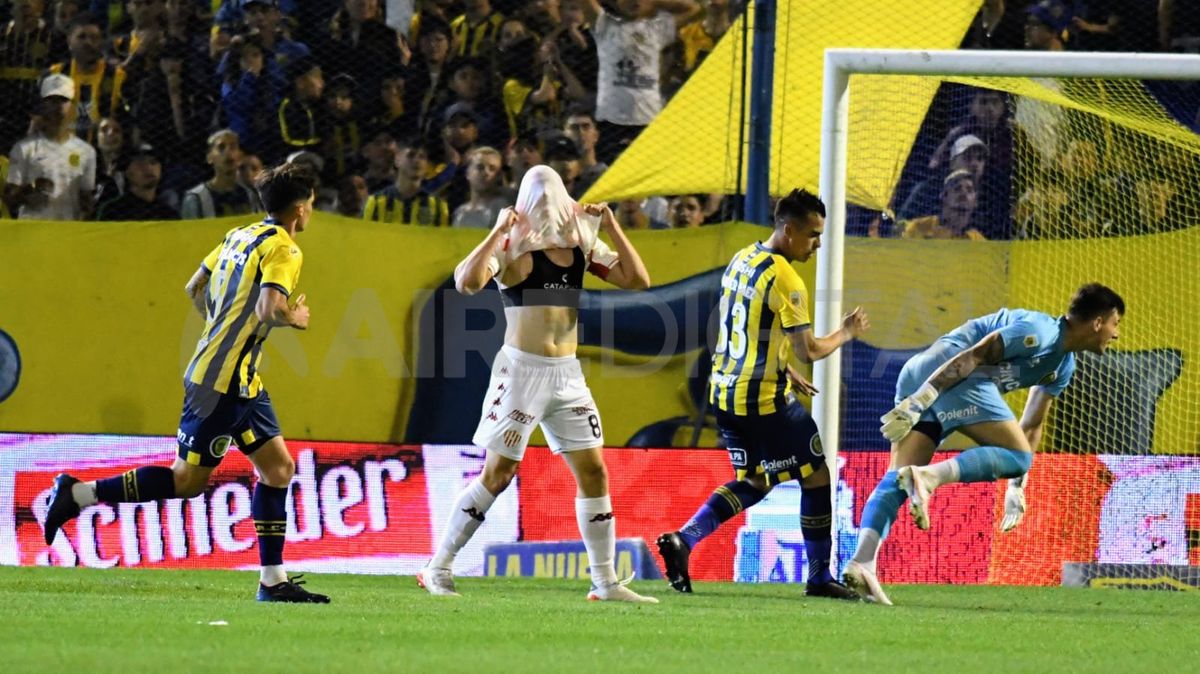 Unión empató con Rosario Central y se aleja de la zona de clasificación a las copas.