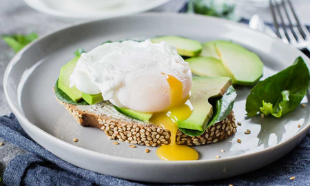 Huevo poché en microondas: la receta simple y rápida para preparar en casa Huevo poché en microondas: la receta simple y rápida para preparar en casa