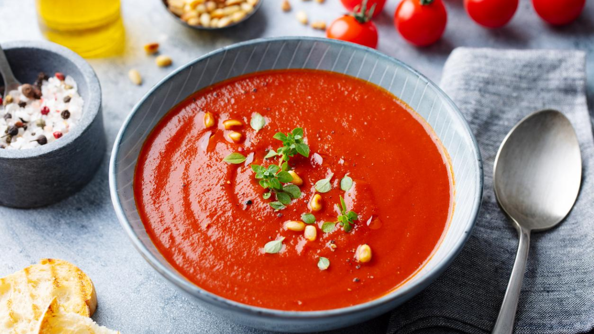 Fresco y fácil: la receta más sencilla y económica para hacer sopa fría de tomate en casa
