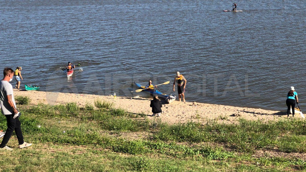 Parte de la actividad de limpieza en la Laguna Setúbal se realizó en kayak