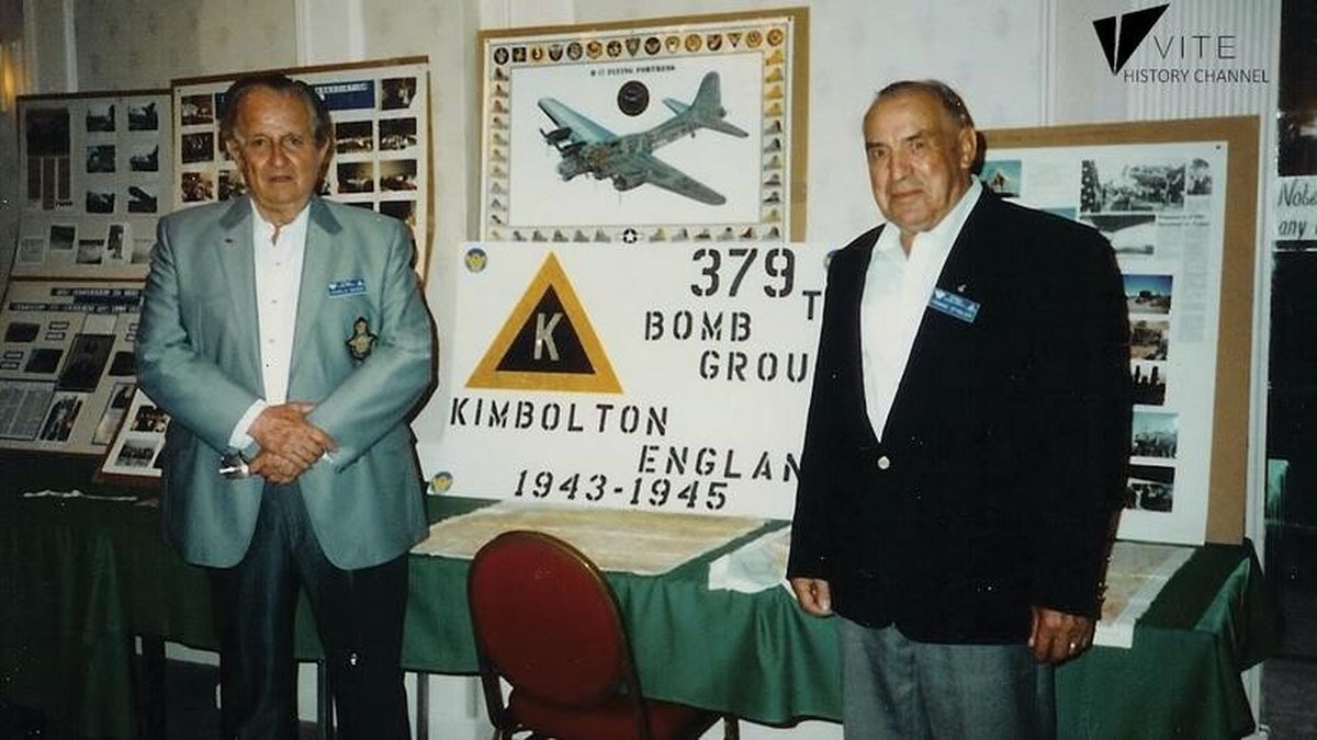 Charles Brown (izquierda) y Franz Stigler se volvieron tan amigos como si fueran hermanos, afecto que se trasladó a sus respectivas familias. A menudo, aparecían juntos en espectáculos aéreos y en reuniones de viejos pilotos, donde eran el centro de la atención.