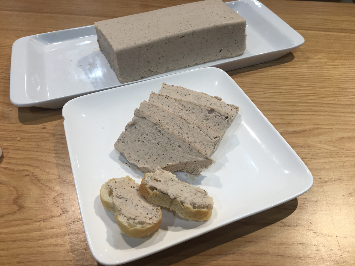 La terrina de atún es un plato ideal para preparar en casa y sorprender a tus invitados o familia. La terrina de atún es un plato ideal para preparar en casa y sorprender a tus invitados o familia.