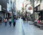 La Peatonal de la ciudad de Santa Fe vive un sábado especial en Modo Revolución. La Peatonal de la ciudad de Santa Fe vive un sábado especial en Modo Revolución.