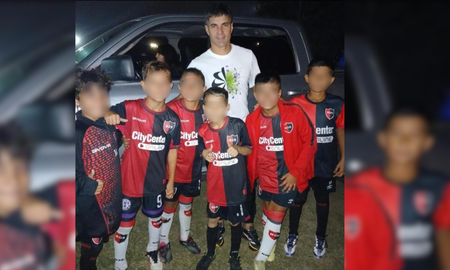 Polémica en Newell’s: suspenden a seis chicos por sacarse una foto con Malcorra, jugador de Central Polémica en Newell’s: suspenden a seis chicos por sacarse una foto con Malcorra, jugador de Central