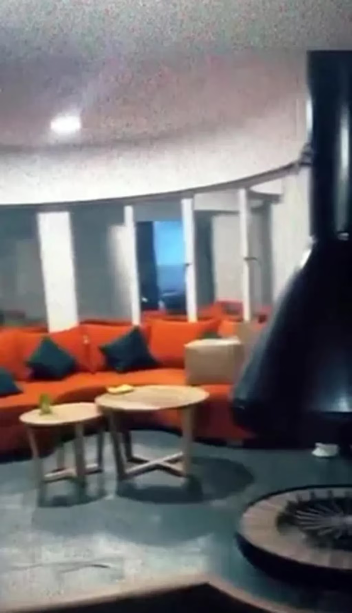El living de María Becerra.
