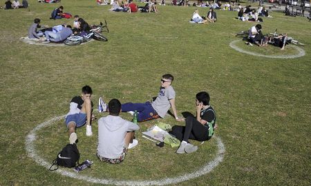 Según BioNTech, la nueva normalidad llegaría el próximo verano en el hemisferio sur, lo que es el invierno en el norte del planeta. Según BioNTech, la nueva normalidad llegaría el próximo verano en el hemisferio sur, lo que es el invierno en el norte del planeta.