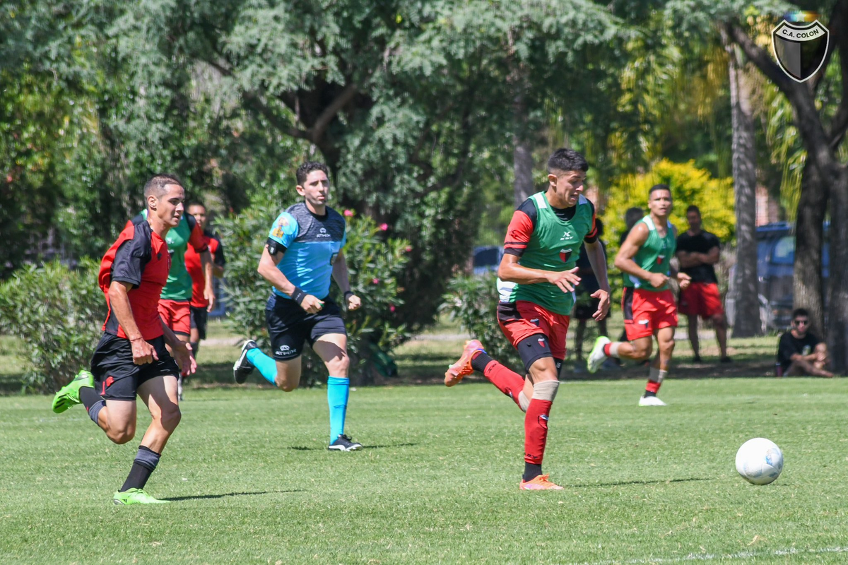 Colón jugó con Newell's el segundo amistoso de pretemporada. Colón jugó con Newell's el segundo amistoso de pretemporada.