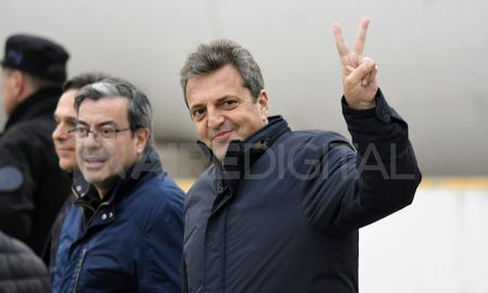 Desde UxP detallaron que, en primer término, Massa estará en el Salón Blanco de la Casa de Gobierno de Tucumán, donde cumplirá una agenda institucional. Desde UxP detallaron que, en primer término, Massa estará en el Salón Blanco de la Casa de Gobierno de Tucumán, donde cumplirá una agenda institucional.