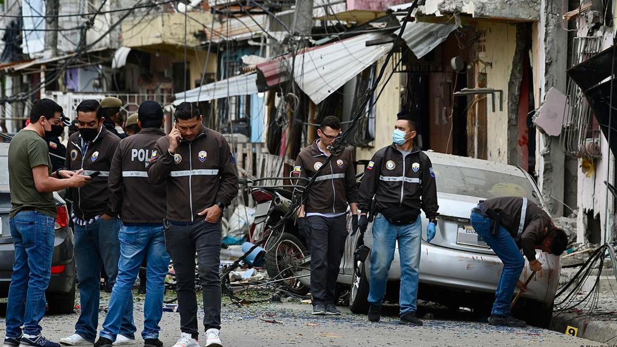 Un nuevo ataque armado en la ciudad ecuatoriana de Guayaquil dejó al menos seis muertos y seis heridos. Un nuevo ataque armado en la ciudad ecuatoriana de Guayaquil dejó al menos seis muertos y seis heridos.