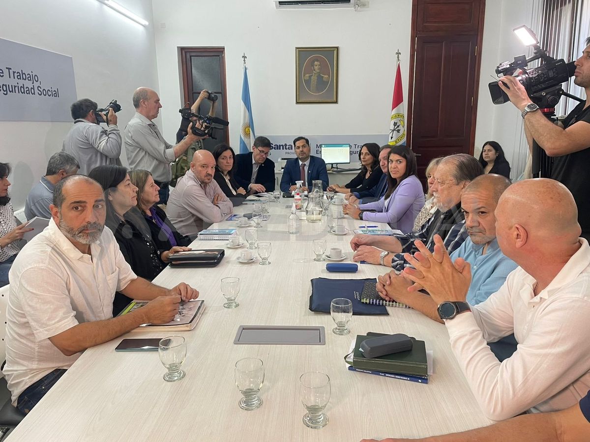 Representantes de los sindicatos docentes se reunieron este jueves con autoridades del Gobierno de Santa Fe.