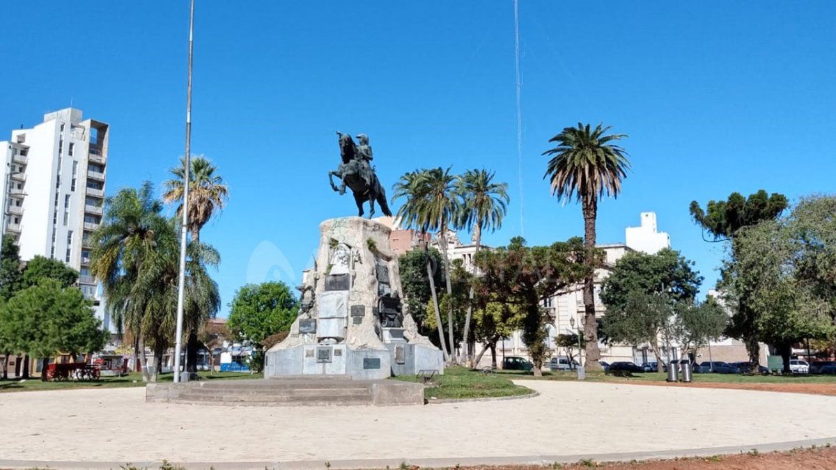 Robaron placas hist&oacute;ricas del monumento a San Mart&iacute;n ubicado a metros del Ministerio de Seguridad.