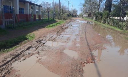 En calle Espora al 6300 las calles están intransitables. En calle Espora al 6300 las calles están intransitables.